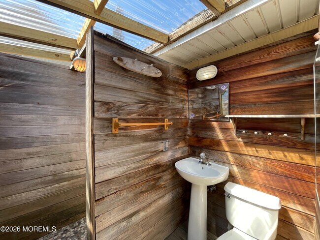 Building Photo - 1813 Capstan Dr