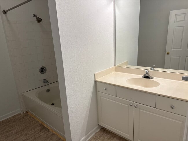 Building Photo - 2 Bedroom 2 bathroom in The  Abor Lakes Luxury Condominium. Stop, Look and Lease!