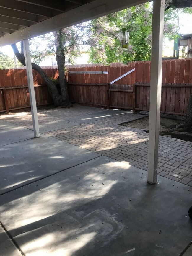 Building Photo - 14993 Yucca Ave