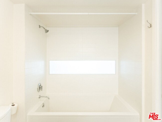 Building Photo - 901 Flower St