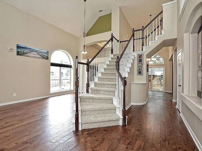 Building Photo - 1207 Chinquapin Ct