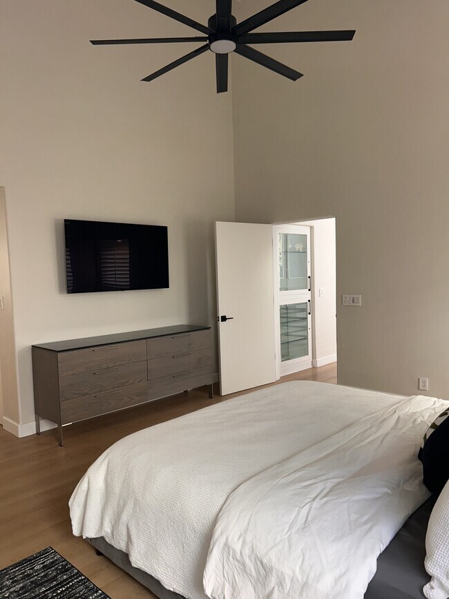 Building Photo - 3740 Ocean Dr