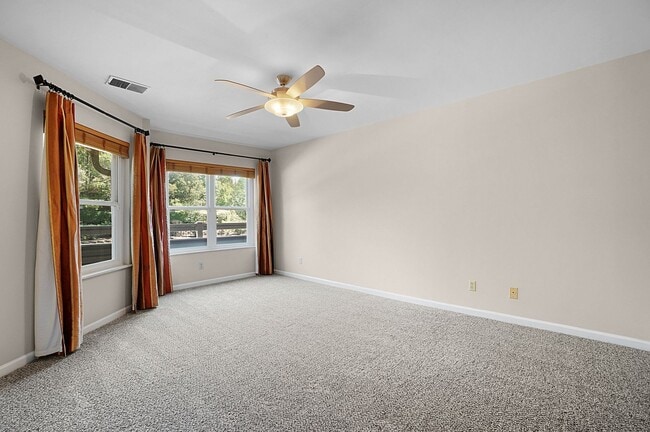 Building Photo - Spacious 2-Bedroom, 2-Bath Condominium in ...