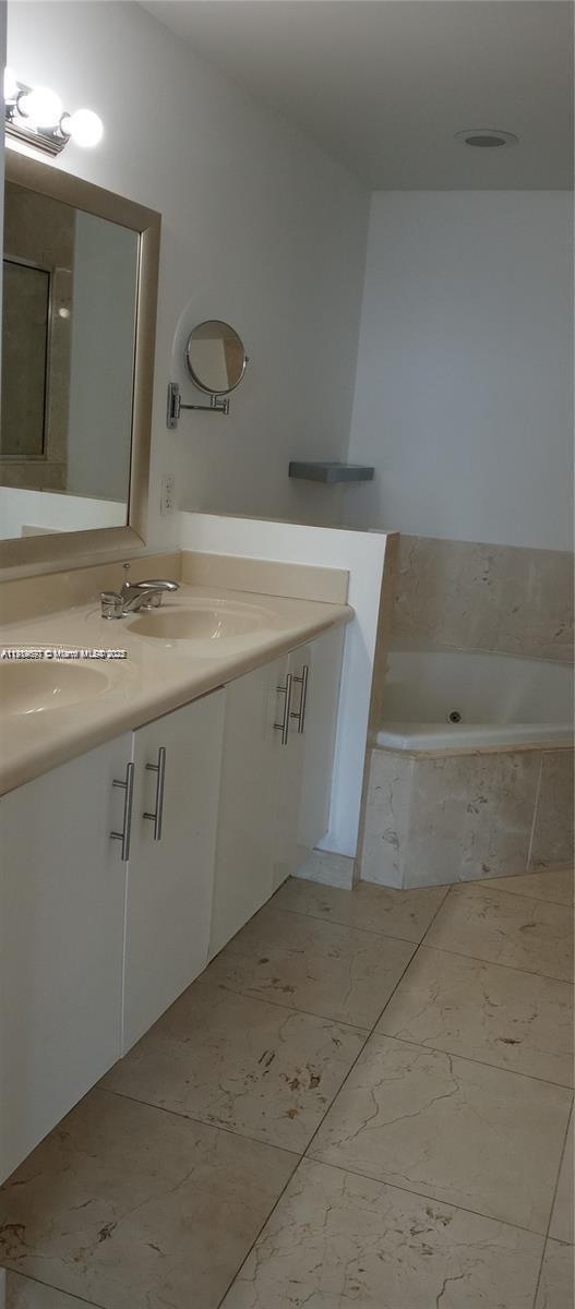 Building Photo - 7900 Harbor Island Dr