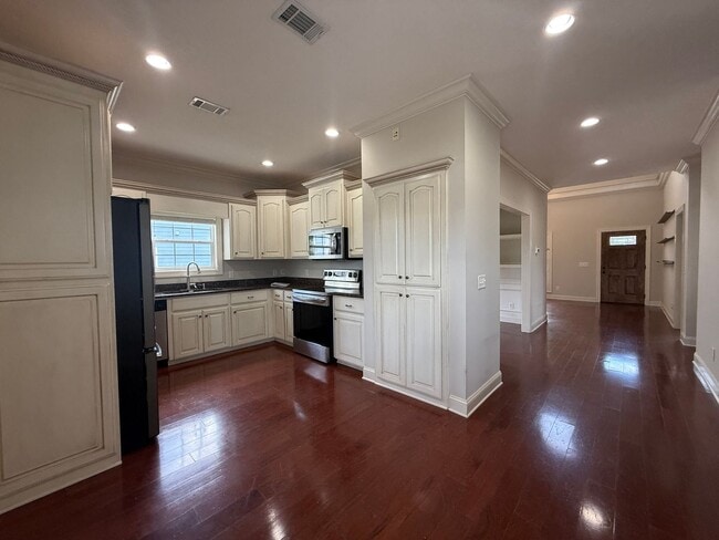 Building Photo - 131 Gallery Way