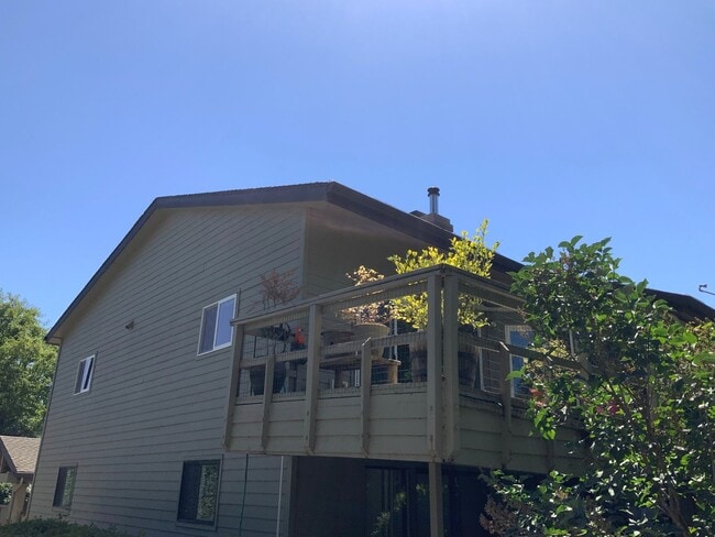 Building Photo - 2 Bedroom Condo on Country Club Road