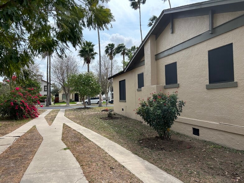 Building Photo - 609 N 15th St