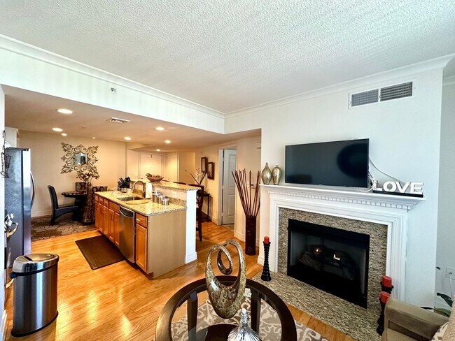 Building Photo - Fully Furnished Luxurious 2 Bedroom Condo ...
