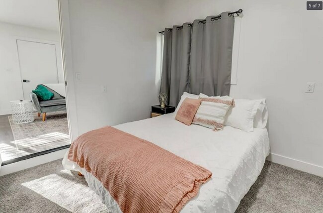 Building Photo - 1503 S Newport St