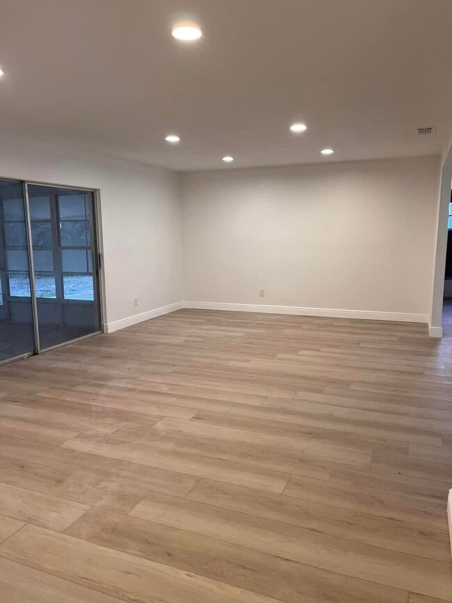 Building Photo - Beautiful fully remodeled home!