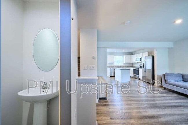 Building Photo - 111 Fernside Ct