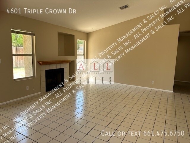 Building Photo - 4601 Triple Crown Dr