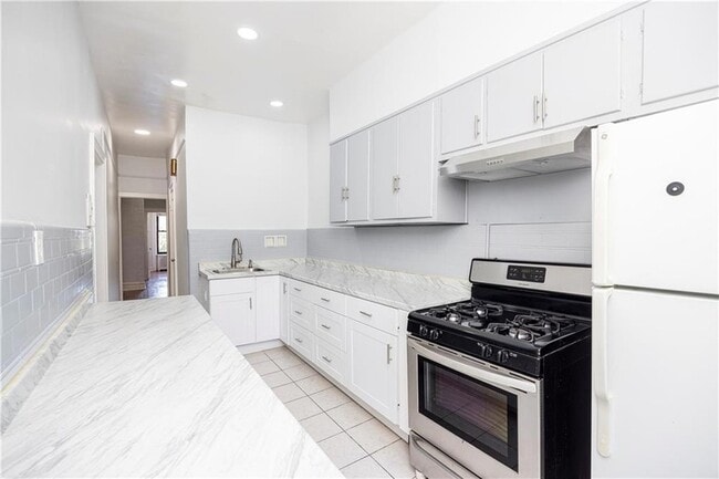 Building Photo - 414 Miller Ave
