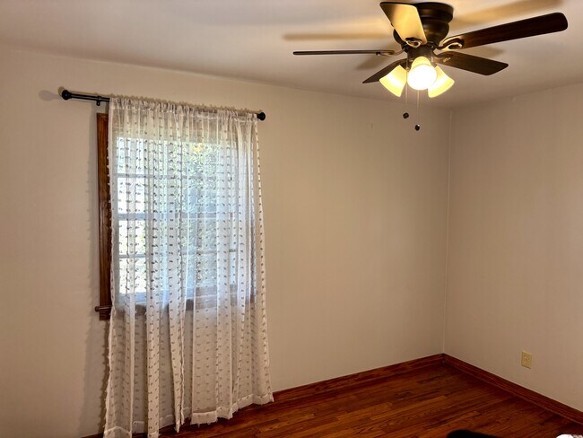 Building Photo - 4106 Woodlawn Pike