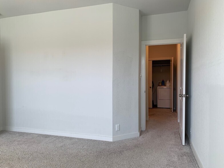 Building Photo - 7914 Roanoke Run