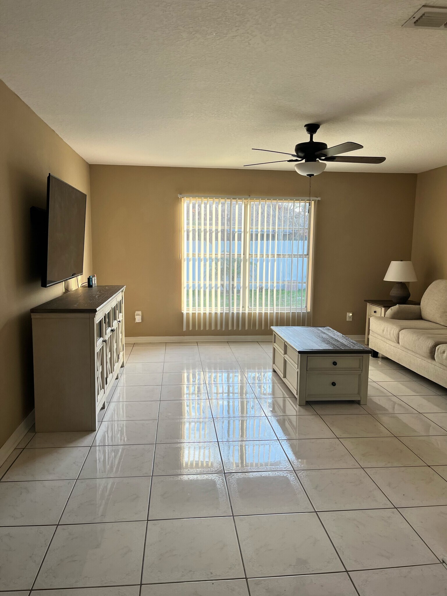 Building Photo - 111 Rosewood Ct