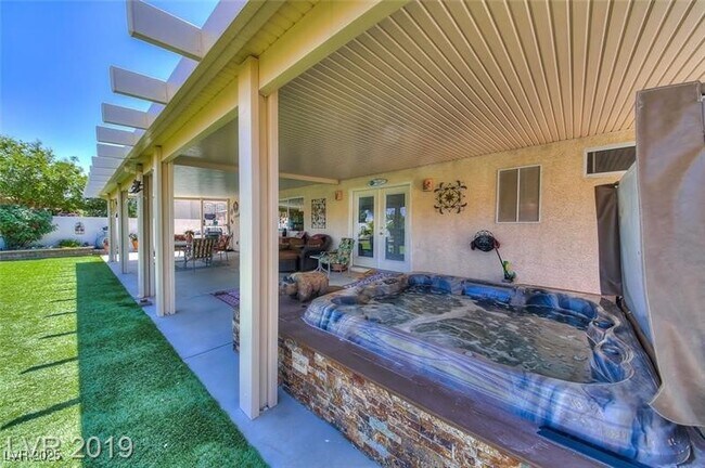 Building Photo - 812 Seco Verde Ave