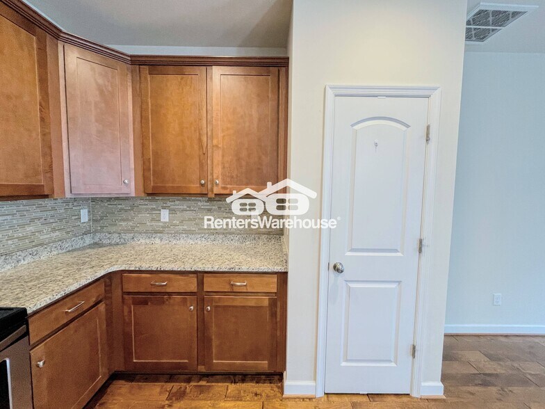 Building Photo - 1128 Winsford Ln