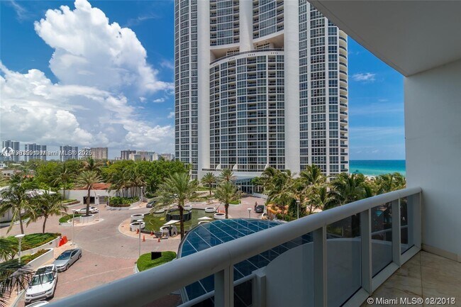 Building Photo - 18101 Collins Ave
