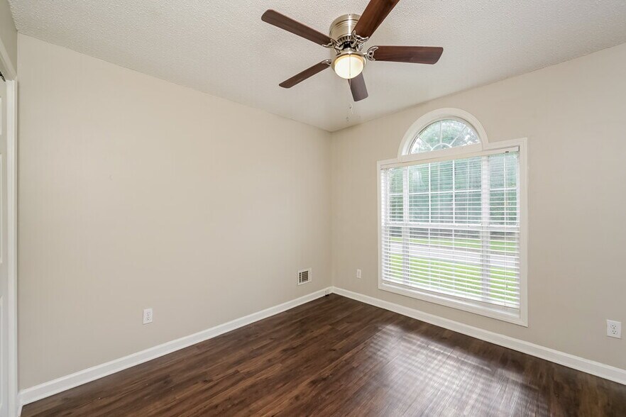 Building Photo - 128 Alexander Dr