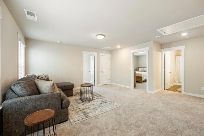 Building Photo - 2117 Firelight Wy