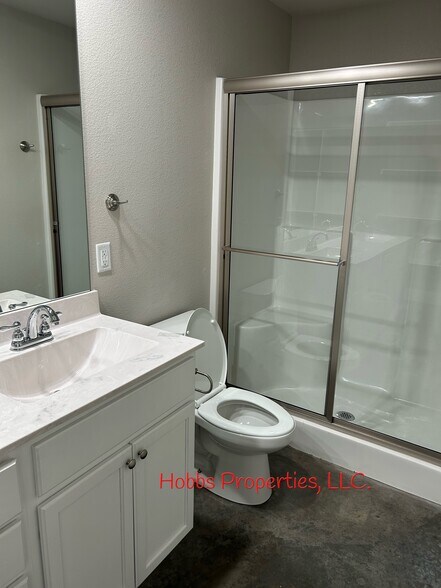 Building Photo - 14 Hidden Oak Dr