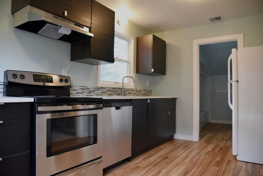 Newly-renovated kitchen with all new appliances - 4480 SW Pasadena St