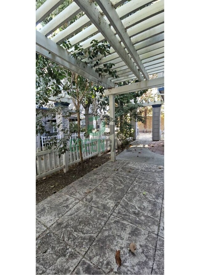 Building Photo - Charming 3 Bedroom 2 Bath Condo in TRACY! ...