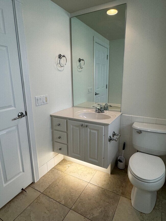 Building Photo - Beautiful Lake Nona Townhome