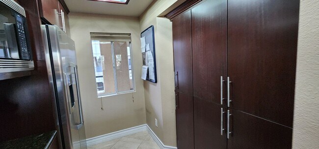 Building Photo - Fully furnished-full Sphere view