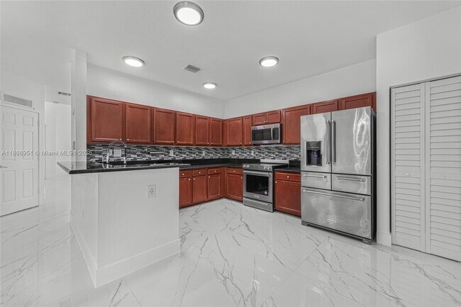 Building Photo - 642 SE 37th Pl