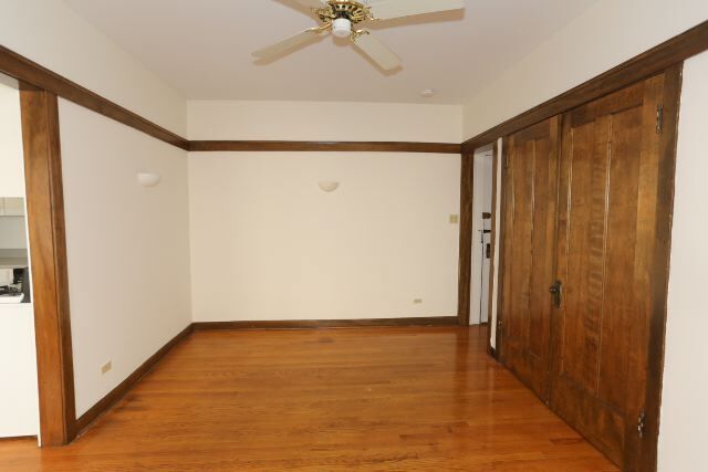 Building Photo - 824 W Waveland Ave