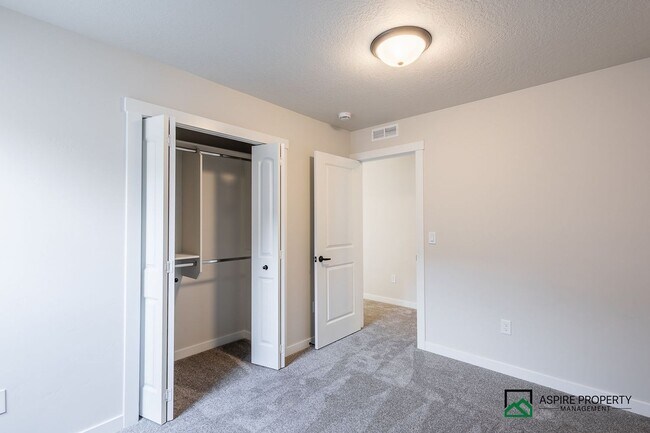 Building Photo - Brand New 4 Bed 3 Bath