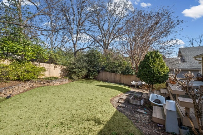 Building Photo - 805 Antone St NW