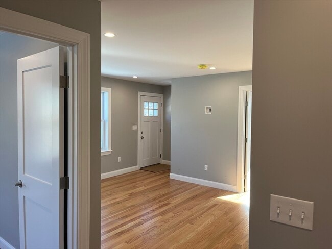 Building Photo - 14 Cherry Rd