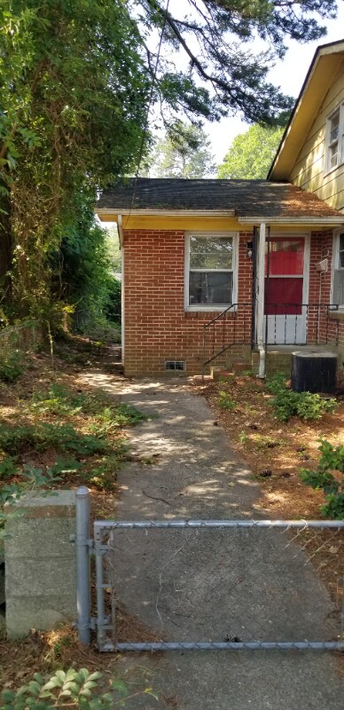 Building Photo - 705 E Washington Ave