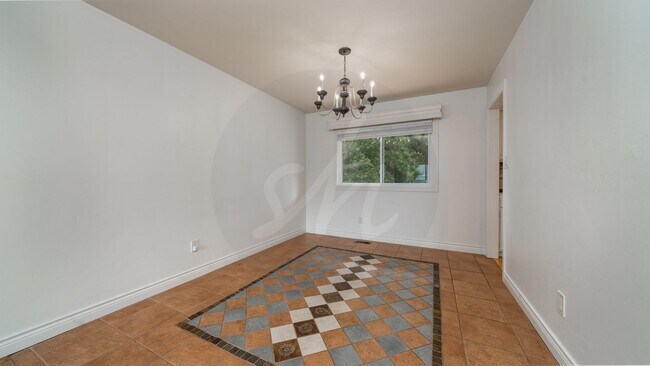 Building Photo - Beautiful Four Bedroom Home Near Broadmoor Bluffs