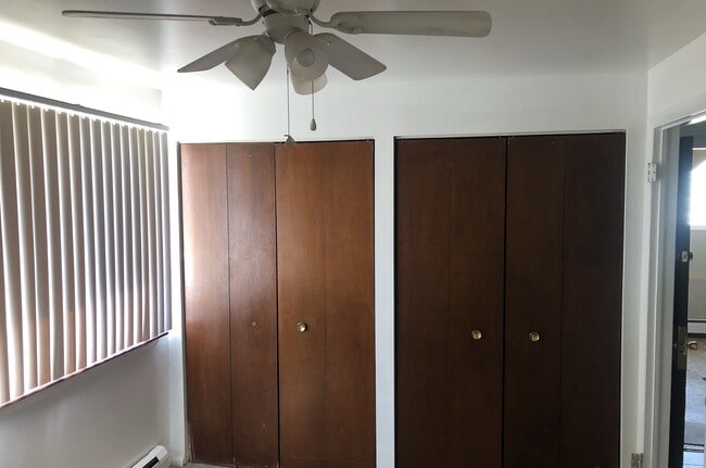 Large 1 Bedroom with two closets - 3913 W 124th Pl