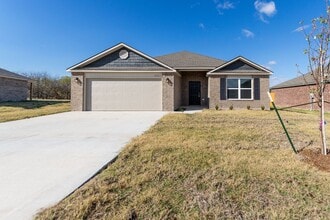 Building Photo - BRAND NEW! 4 Bed 2 Bath Home in Newcastle!