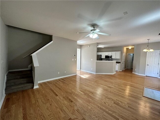 Building Photo - 2403 Walnut Tree Ln
