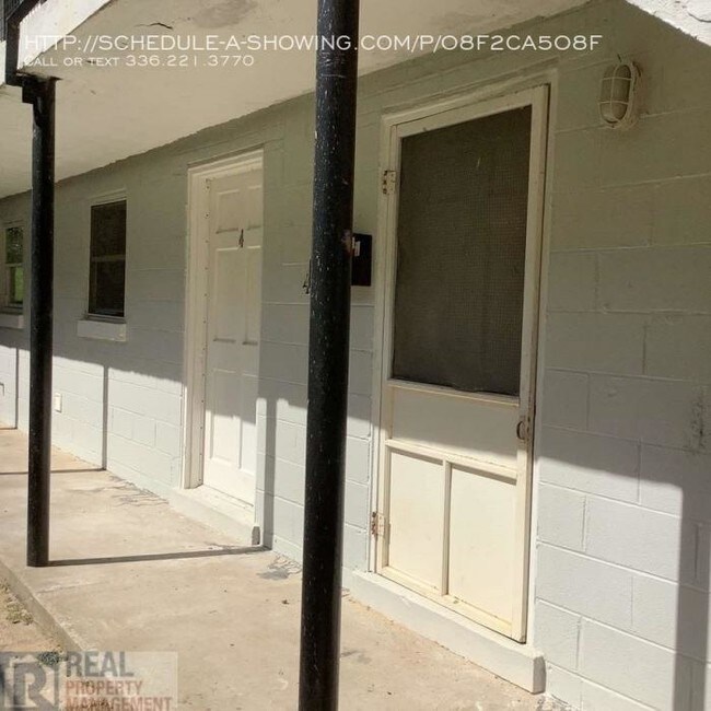 2 bedroom in WinstonSalem NC 27127 339 Dixie Broadway WinstonSalem