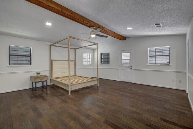 Building Photo - 2128 59th St