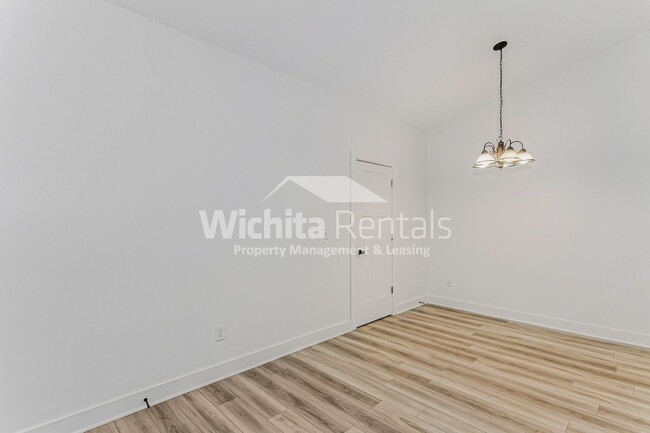 Building Photo - 920-922 Onewood Place