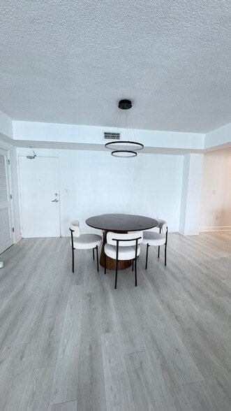 Building Photo - 7501 E Treasure Dr