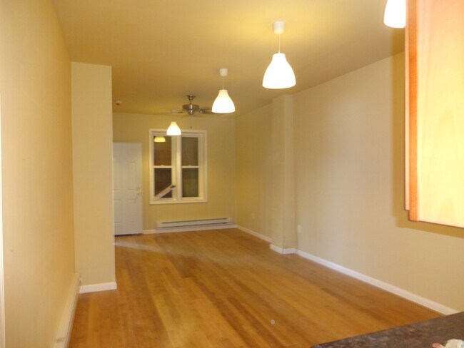 Building Photo - 210 Zeralda St