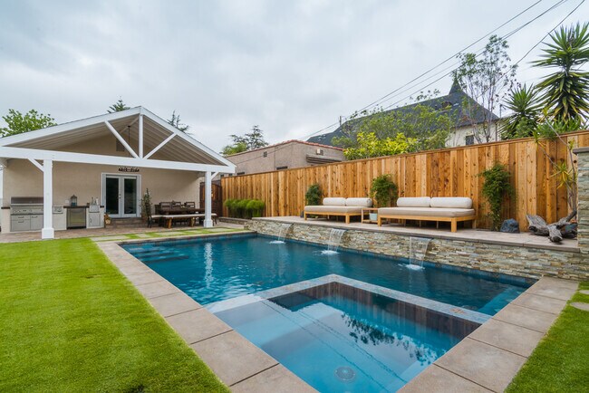 Building Photo - Charming 3 Bedroom 2 Bathroom Wilshire Vista Home with Bonus Room, Resort-Style Backyard and Heat...