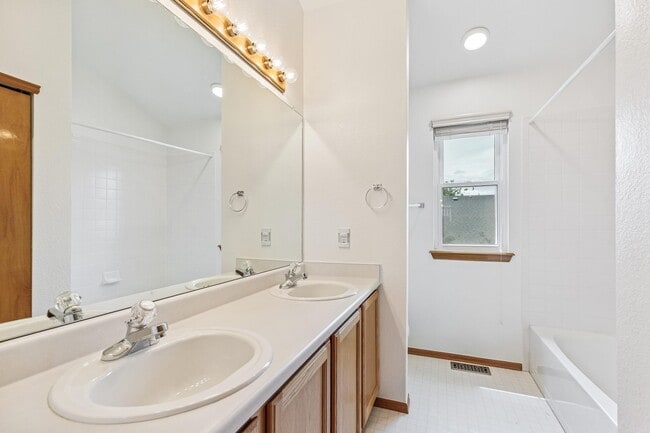 Building Photo - 12765 Utica Cir