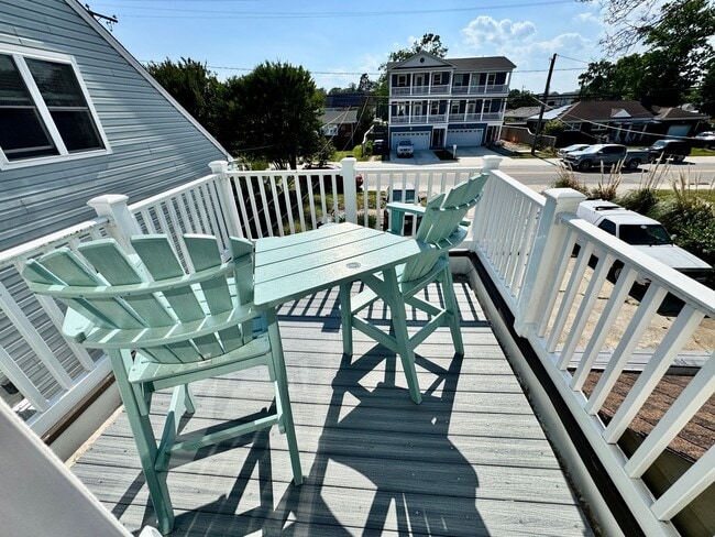 Building Photo - Ready NOW! A Custom Townhouse-Style Duplex Blocks to the Beaches! Fenced Yard - Hot Tub - Pet Fri...