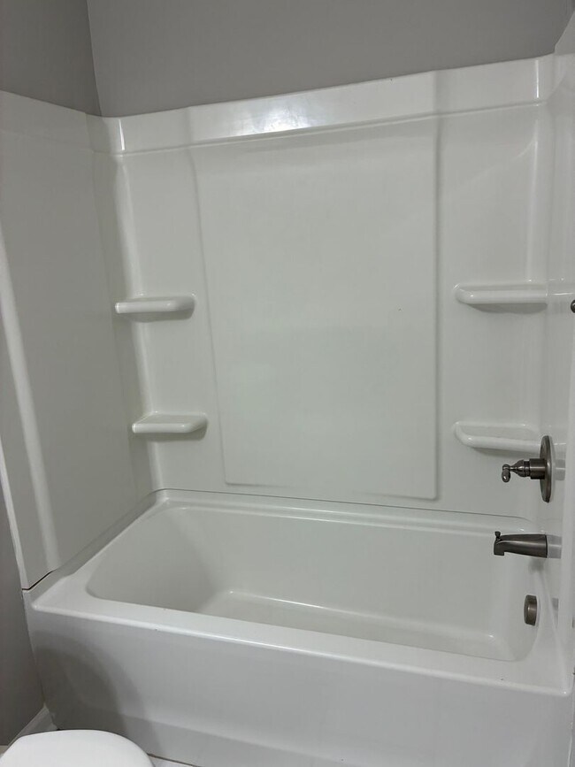 Building Photo - 805 Lynes St