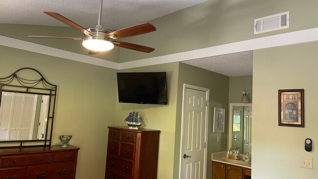 Front bedroom (back bedroom is the same) - 229 Quail Run